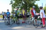 Les cyclistes sont prêts pour le départ